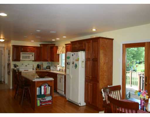 41 Chocolog Road Uxbridge, MA 01569 - Photo 2 of 8 Kitchen.