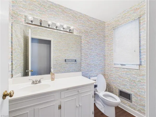$545,000 | 904 Fairidge Drive, Jamestown, NC 27282