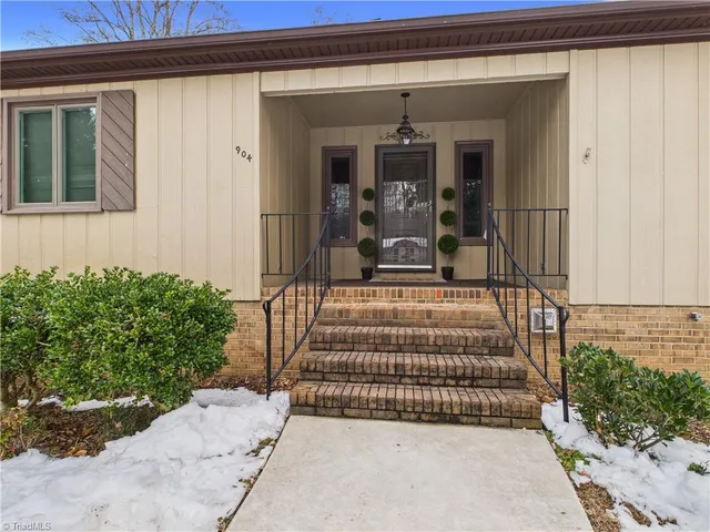 $545,000 | 904 Fairidge Drive, Jamestown, NC 27282