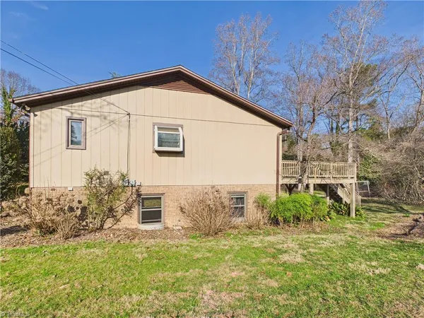 $545,000 | 904 Fairidge Drive, Jamestown, NC 27282