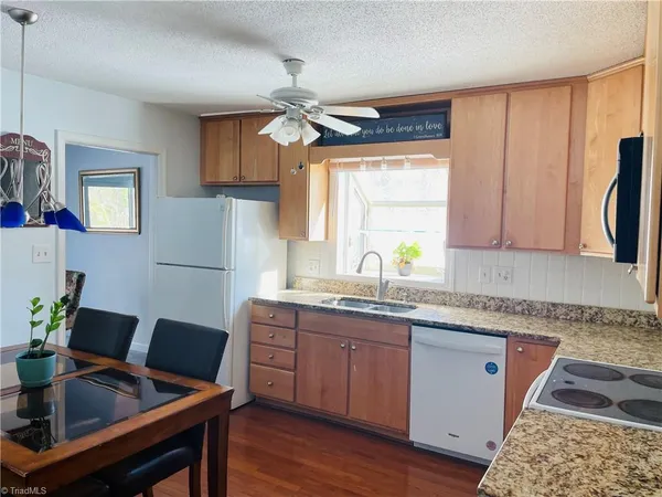 $545,000 | 904 Fairidge Drive, Jamestown, NC 27282