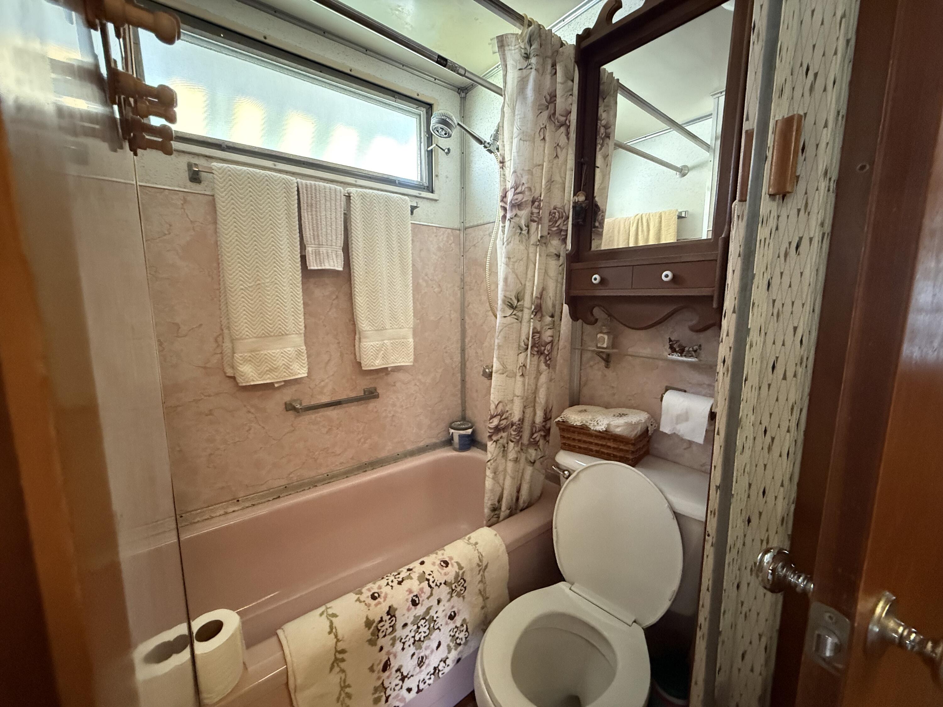 203 South Ibis Drive, Unit R Briny Breezes, FL 33435 - Photo 21 of 24 a bathroom with a toilet a sink and bathtub