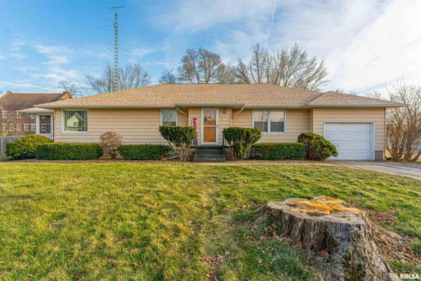 $194,000 | 207 Southwest 3rd Street, Atlanta, IL 61723