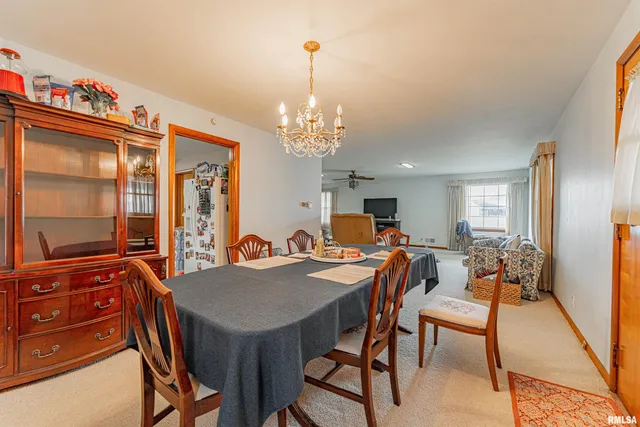 $195,000 | 207 Southwest 3rd Street, Atlanta, IL 61723