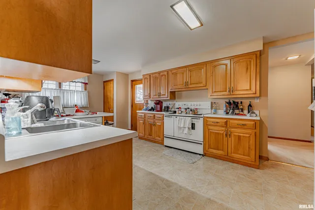 $195,000 | 207 Southwest 3rd Street, Atlanta, IL 61723