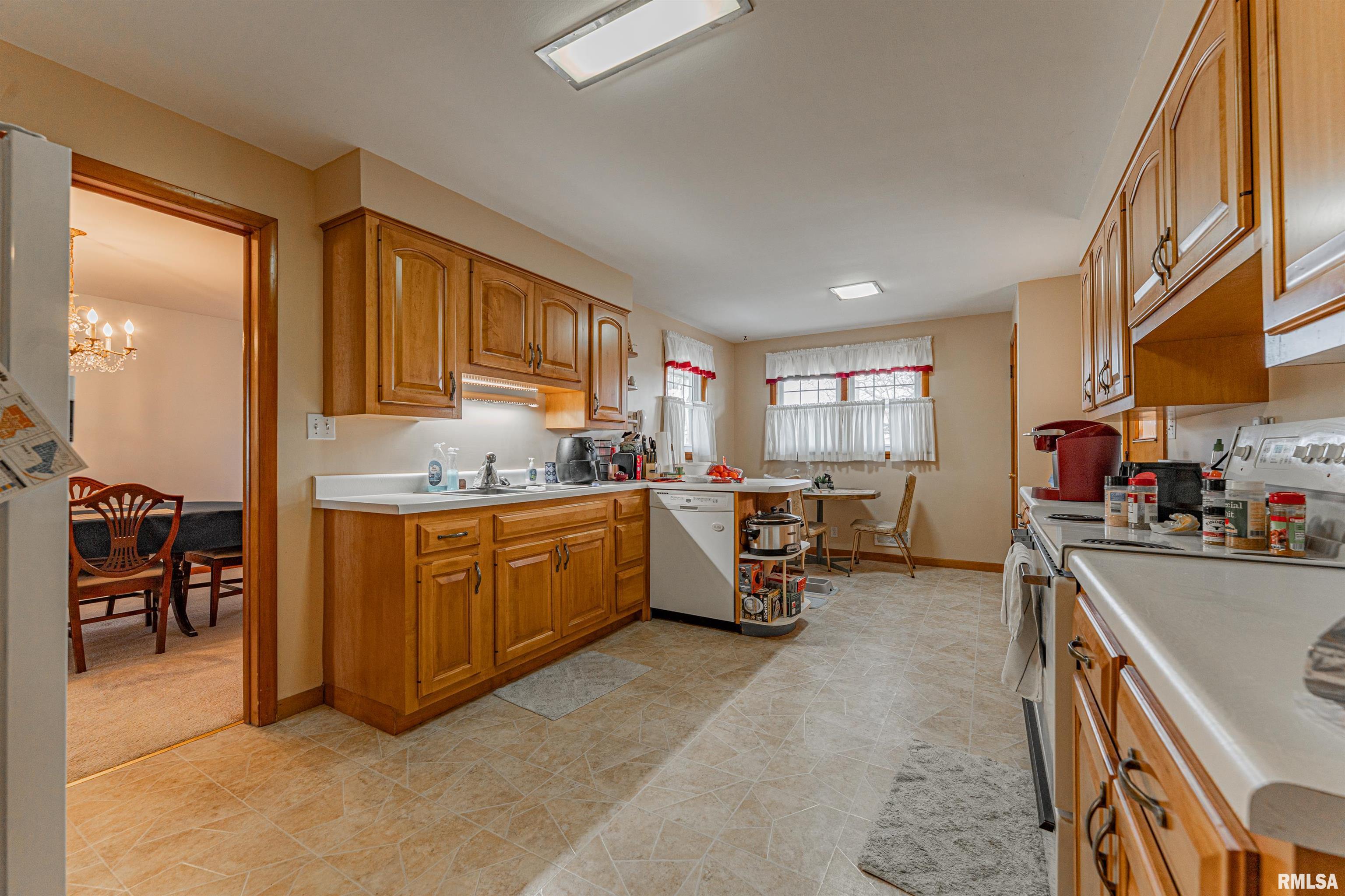 207 Southwest 3rd Street Atlanta, IL 61723 - Photo 13 of 32