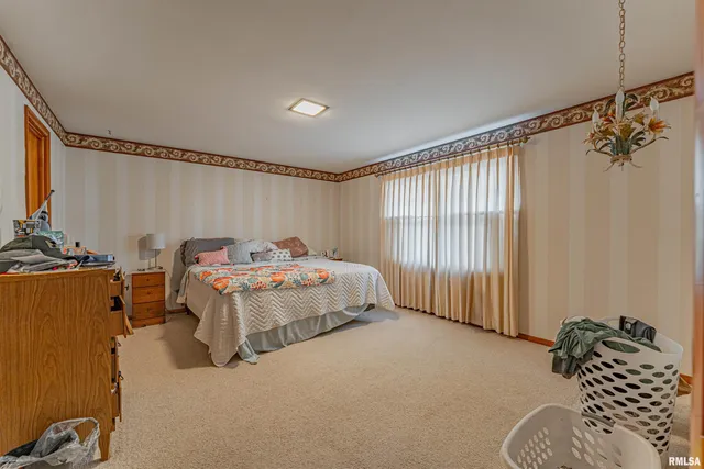 $195,000 | 207 Southwest 3rd Street, Atlanta, IL 61723