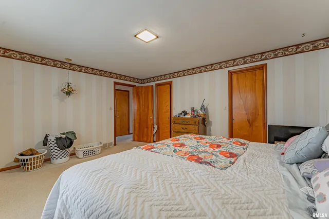 $195,000 | 207 Southwest 3rd Street, Atlanta, IL 61723