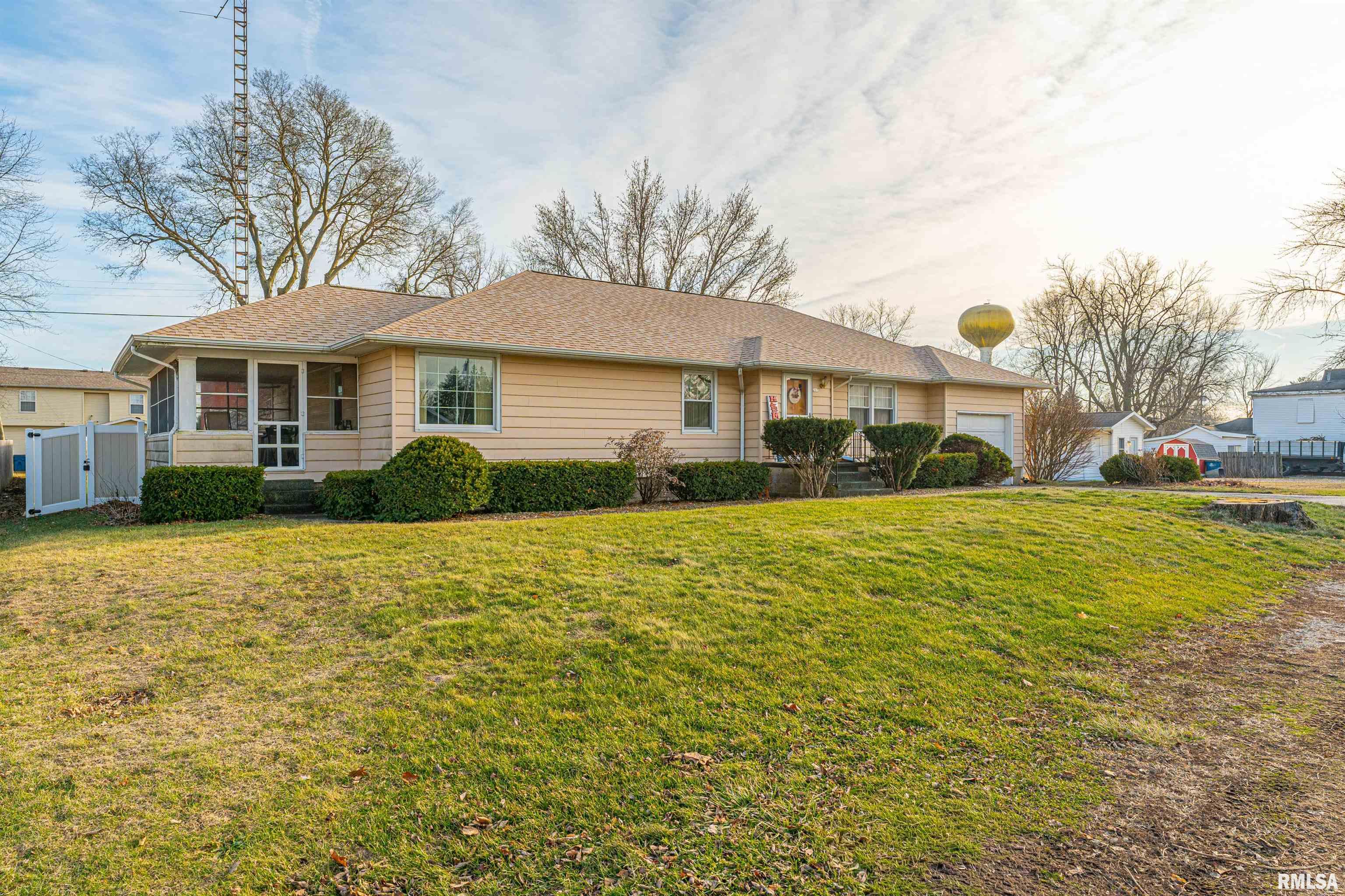 207 Southwest 3rd Street Atlanta, IL 61723 - Photo 2 of 32