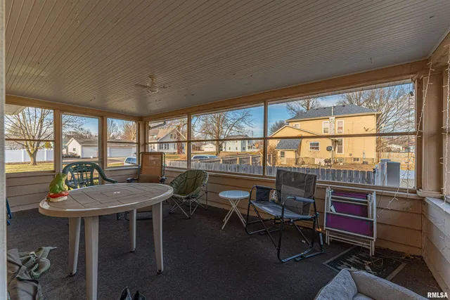 $195,000 | 207 Southwest 3rd Street, Atlanta, IL 61723