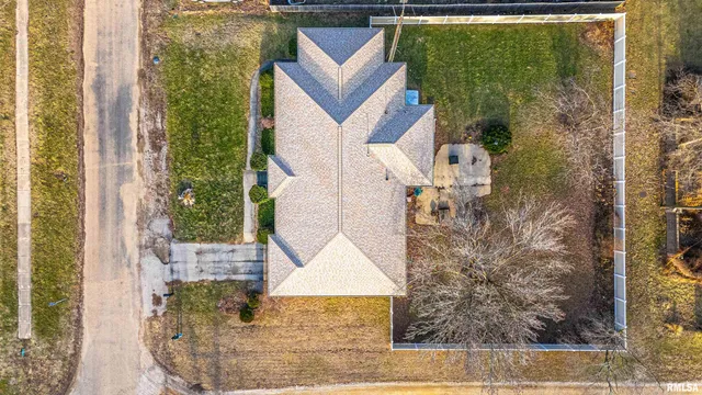 $195,000 | 207 Southwest 3rd Street, Atlanta, IL 61723