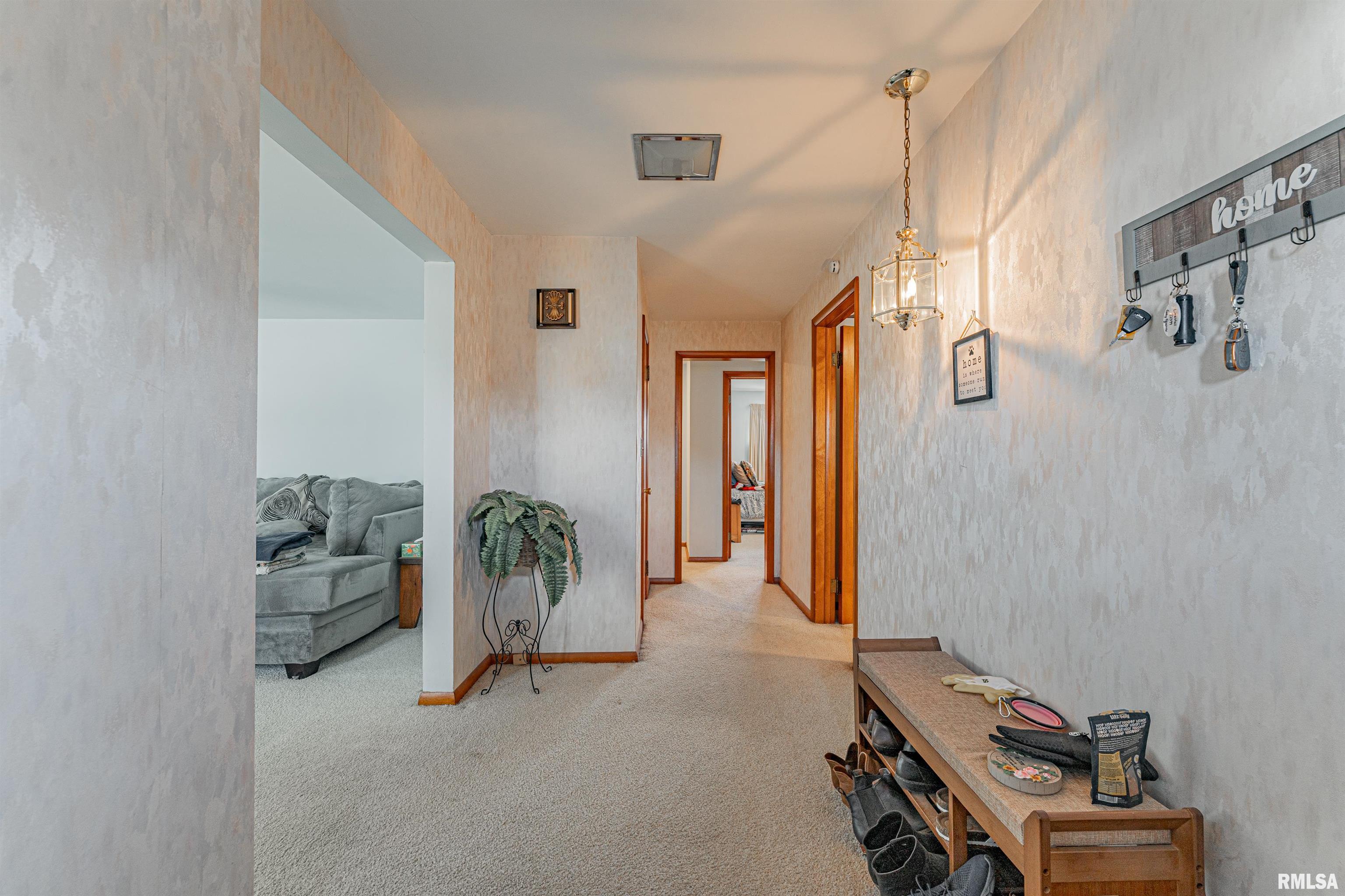 207 Southwest 3rd Street Atlanta, IL 61723 - Photo 6 of 32