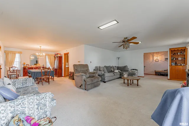 $195,000 | 207 Southwest 3rd Street, Atlanta, IL 61723