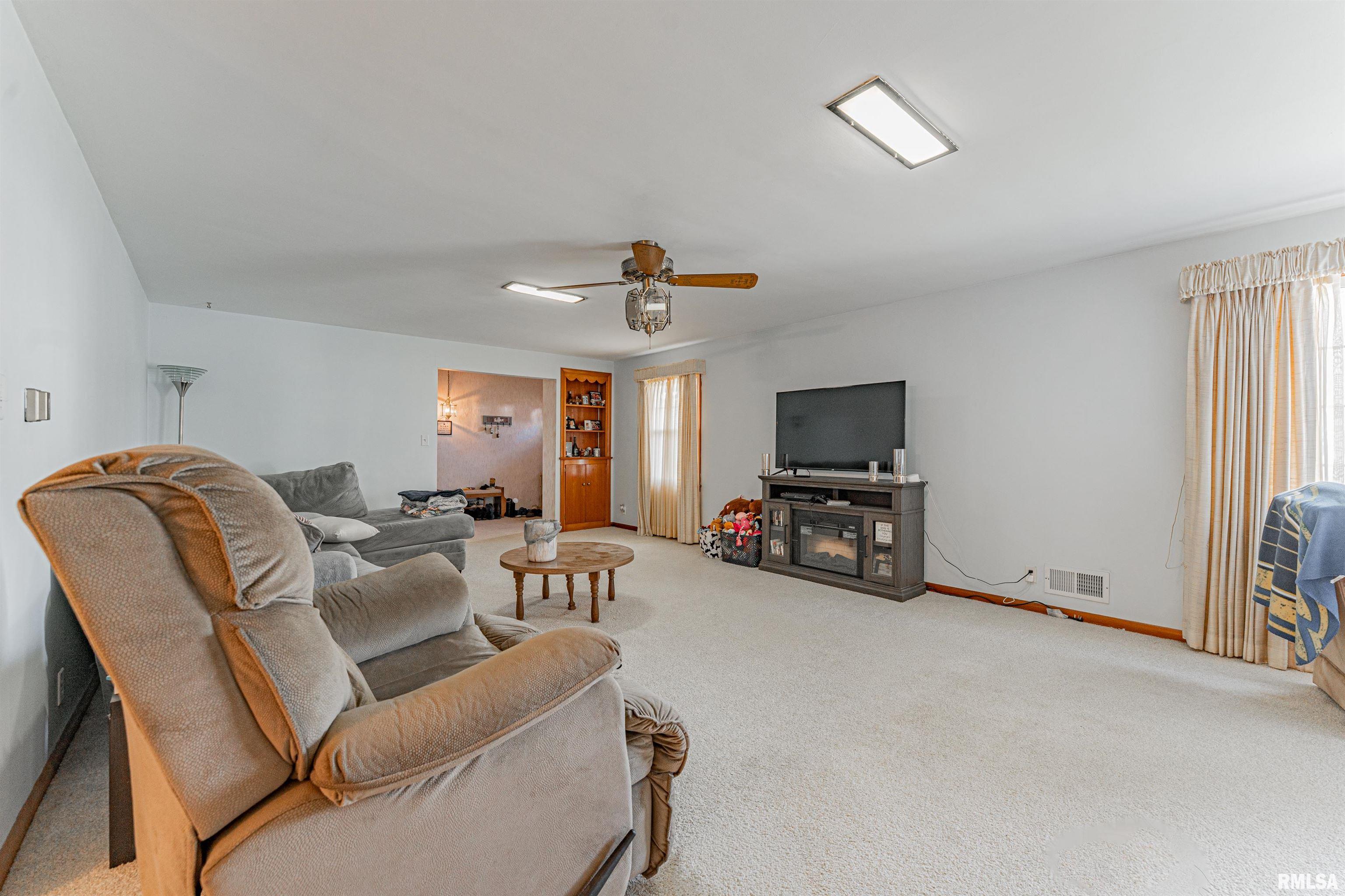 207 Southwest 3rd Street Atlanta, IL 61723 - Photo 9 of 32