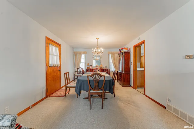 $195,000 | 207 Southwest 3rd Street, Atlanta, IL 61723