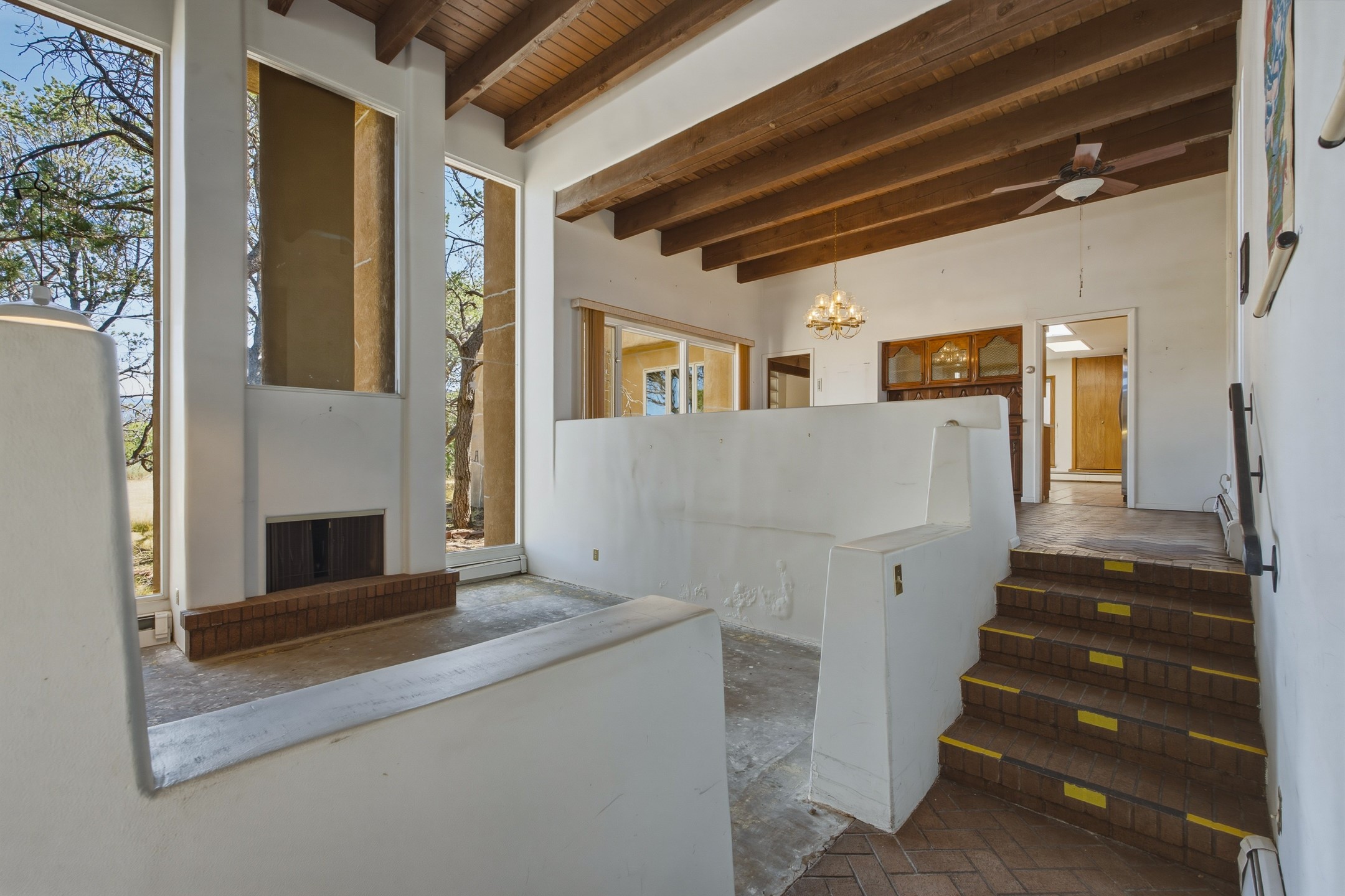 136 Ridgecrest Drive Santa Fe, NM 87505 - Photo 1 of 33 Main living room