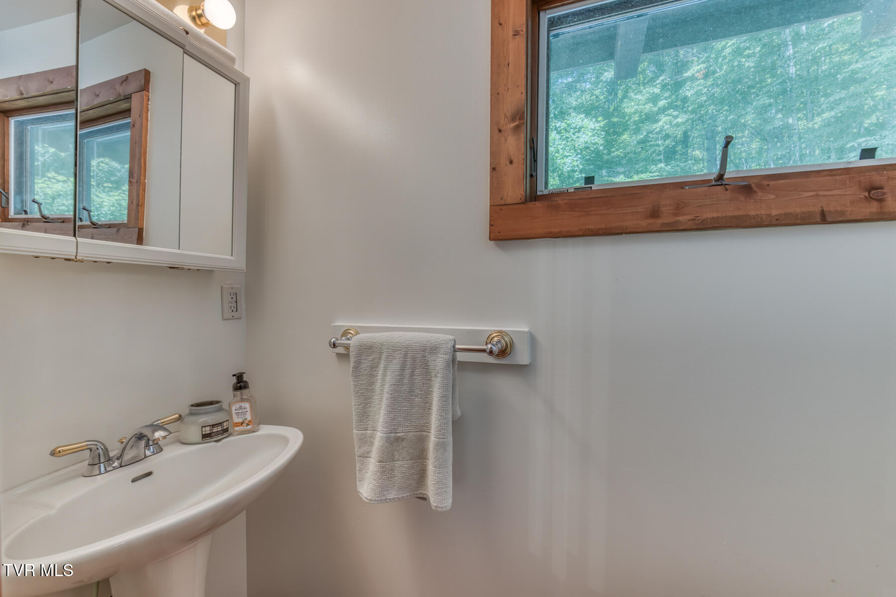 134 Old Church Loop Road Butler, TN 37640 - Photo 28 of 102 134 Old Church Loop Rd-32