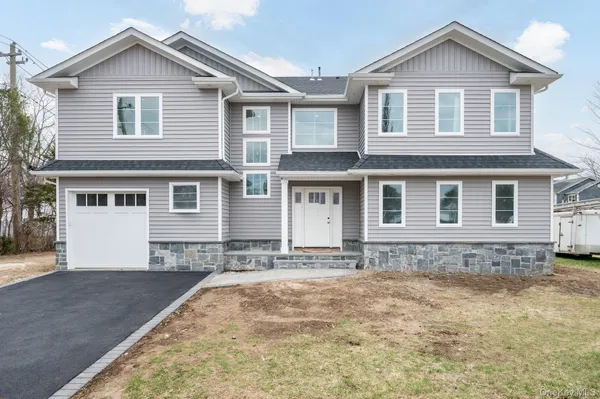 $8,500 | 1 Scott Place, Plainview, NY 11803