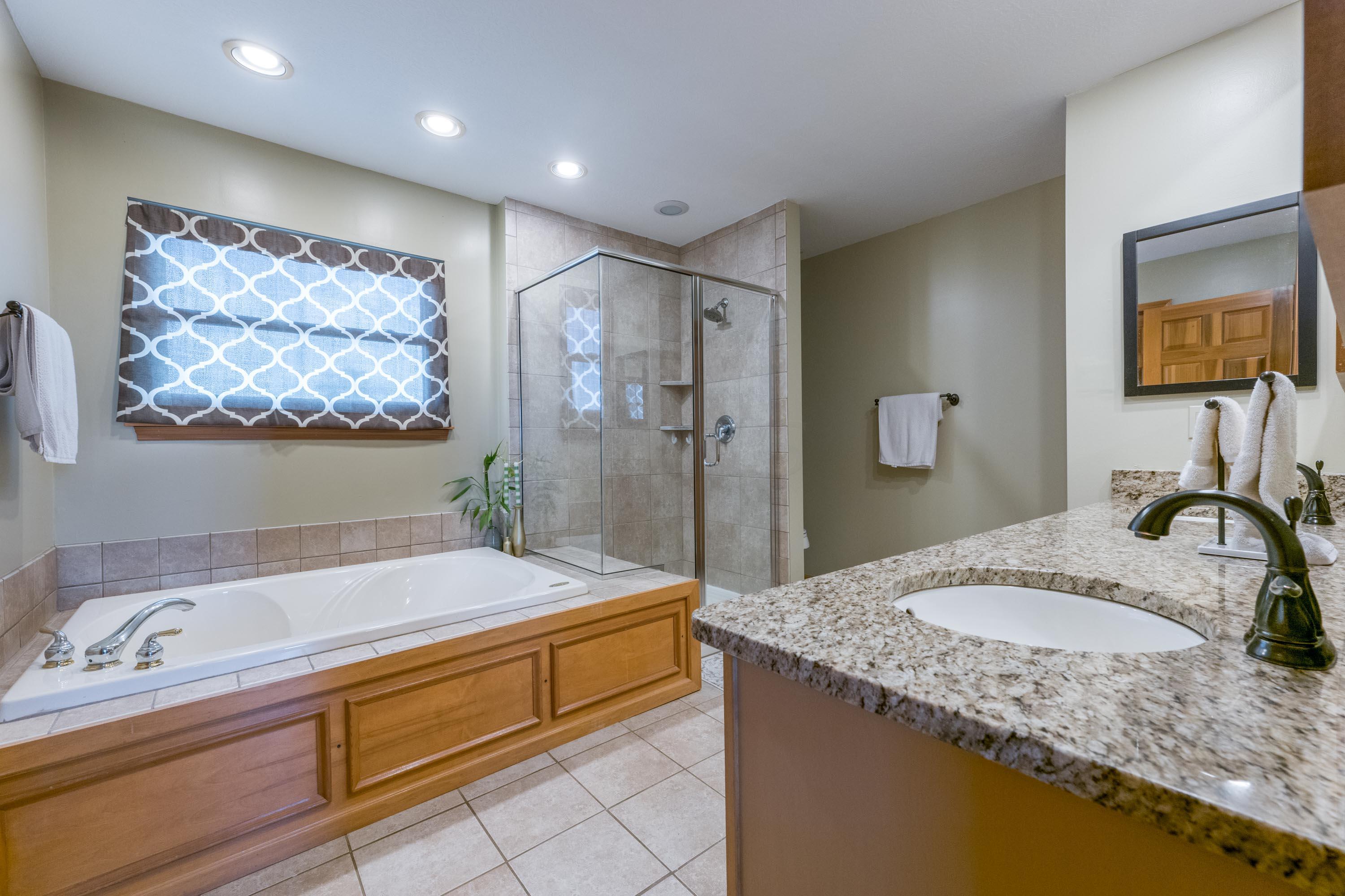 6883 Moore Road Delaware, OH 43015 - Photo 32 of 73 Primary Suite Bathroom