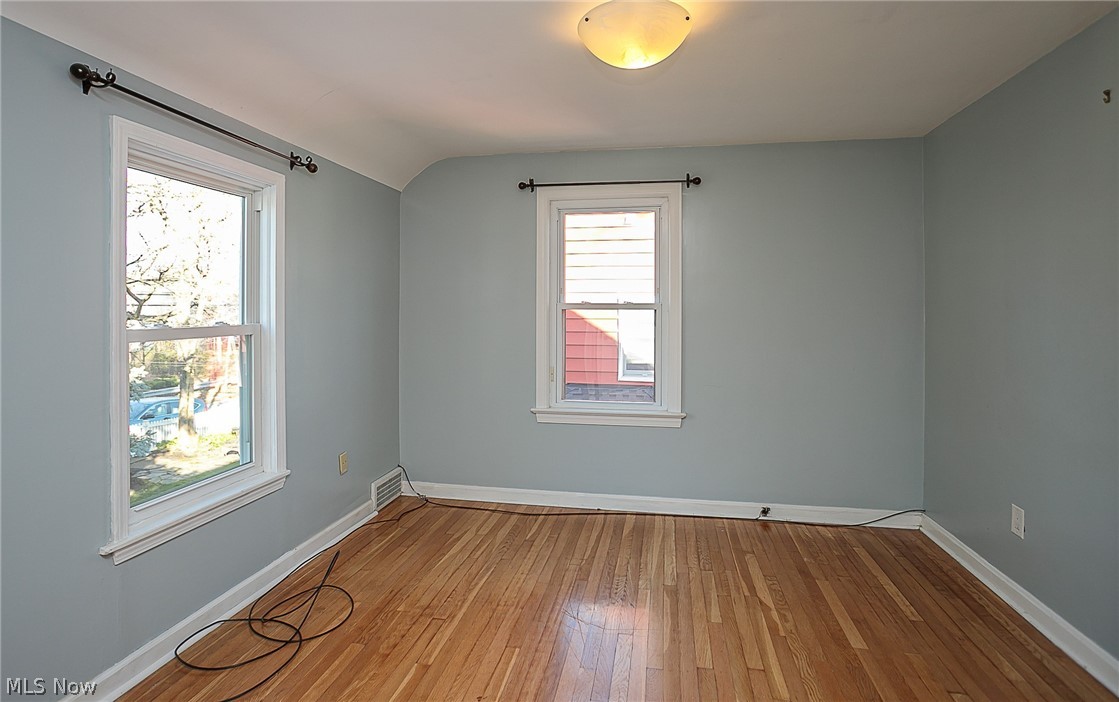 1094 Avondale Road Cleveland, OH 44121 - Photo 15 of 22