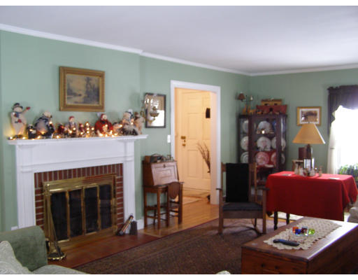 44 Rouville Avenue Gardner, MA 01440 - Photo 4 of 9 Gallery Image 4