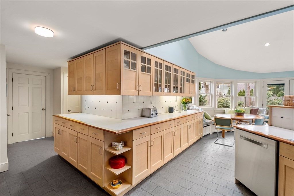 16 Miles Standish Road Marblehead, MA 01945 - Photo 11 of 32