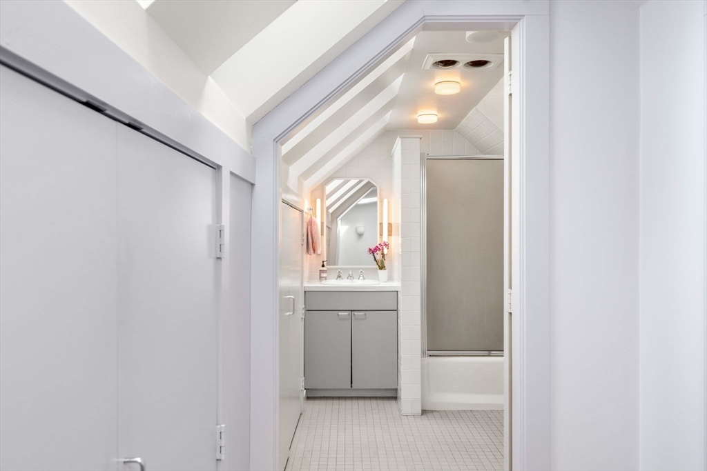 16 Miles Standish Road Marblehead, MA 01945 - Photo 23 of 32