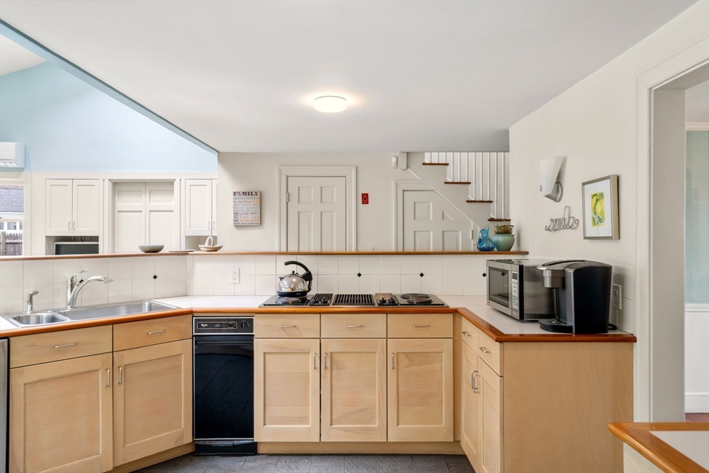 16 Miles Standish Road Marblehead, MA 01945 - Photo 10 of 32