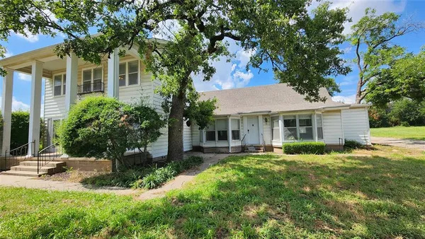 $3,300 | 1824 Willowwood Street, Denton, TX 76205