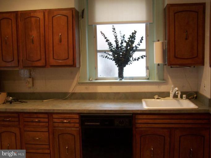 1901 Park Road Northwest Washington, DC 20010 - Photo 16 of 25 Kitchen
