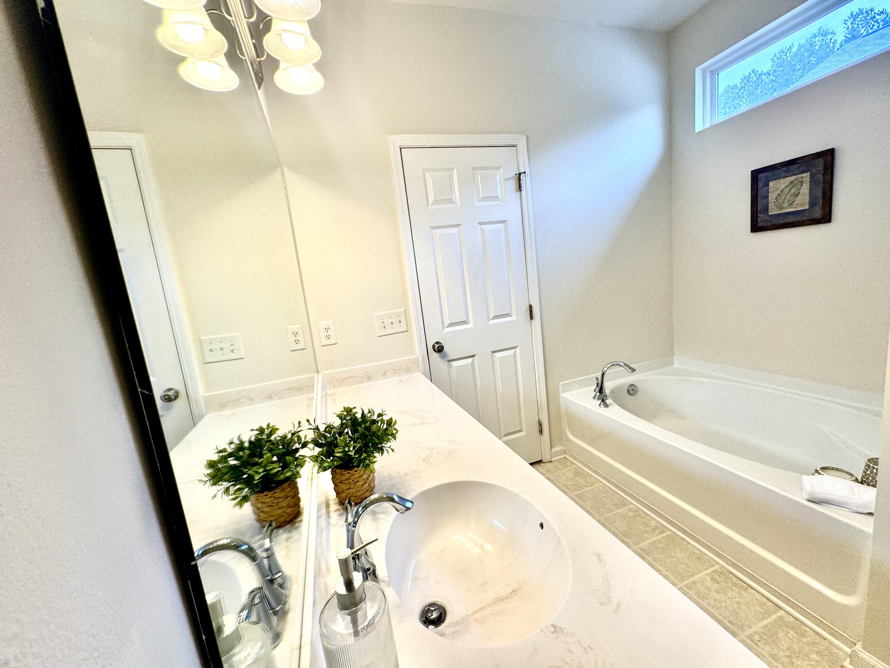 202 Summer View Road Summerville, SC 29486 - Photo 9 of 22 Owner suite bathroom