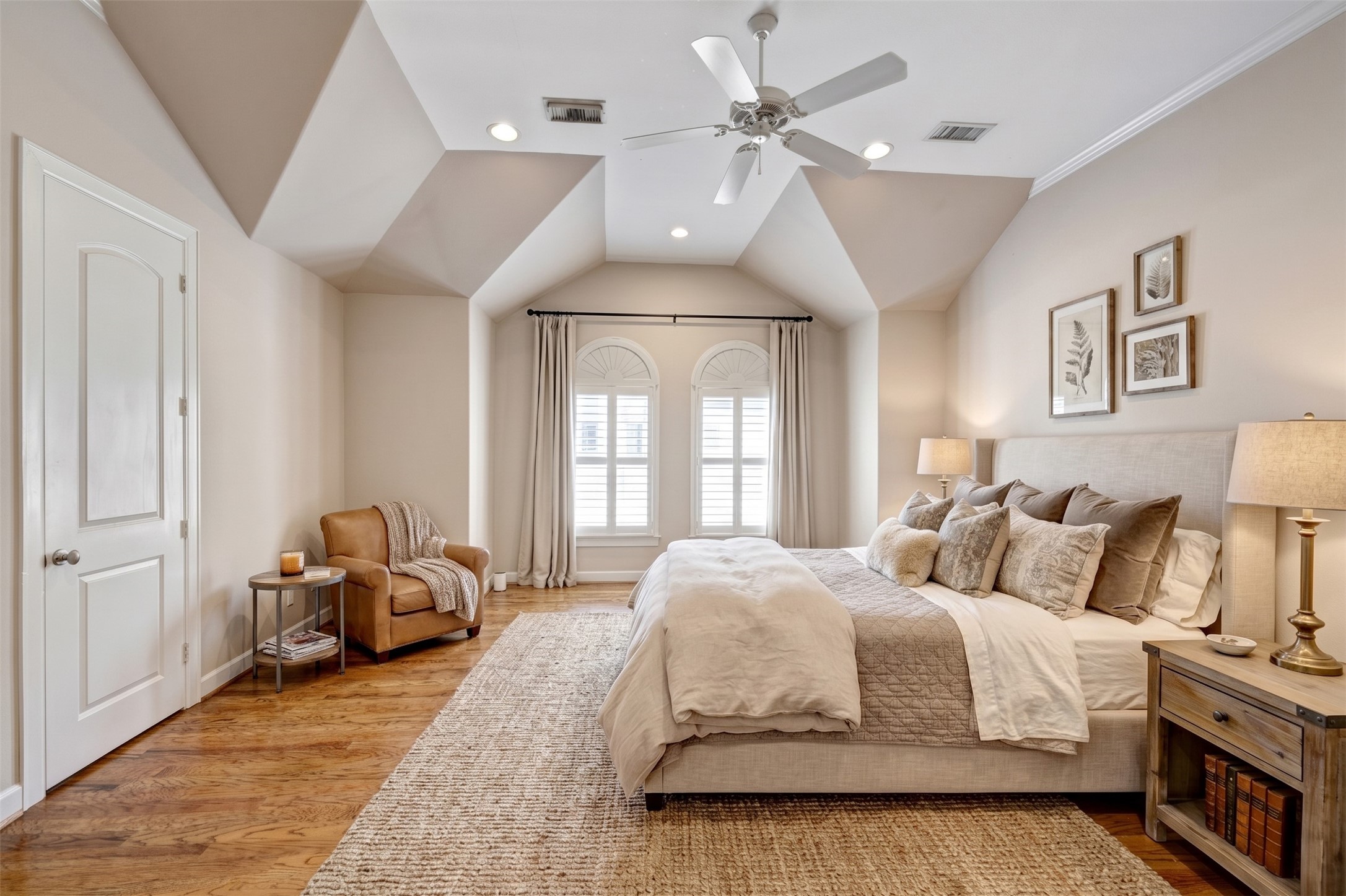 1523 Haddon Street, Unit B Houston, TX 77006 - Photo 12 of 22 Virtually furnished
