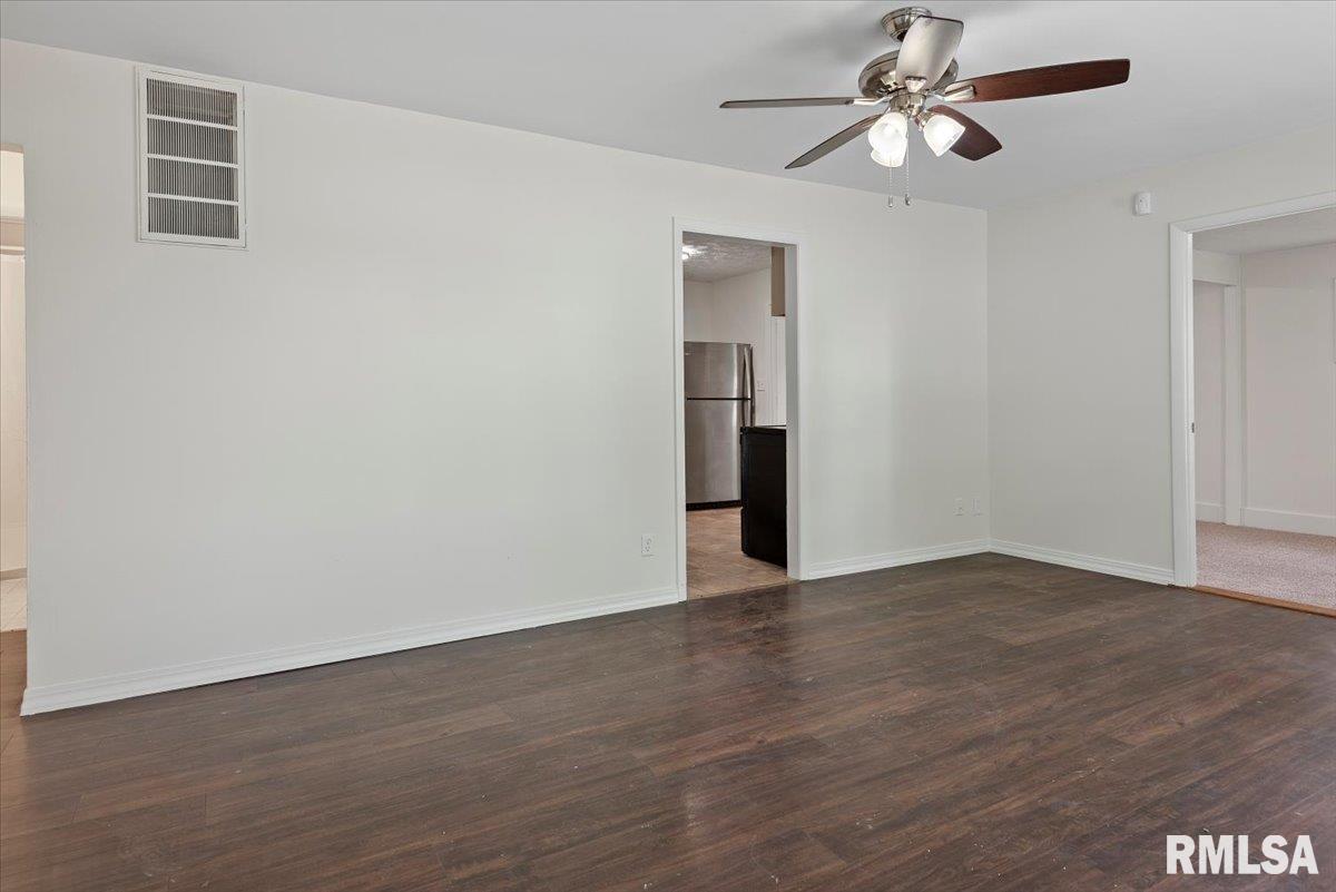 3225 Saxony Road Springfield, IL 62703 - Photo 4 of 31