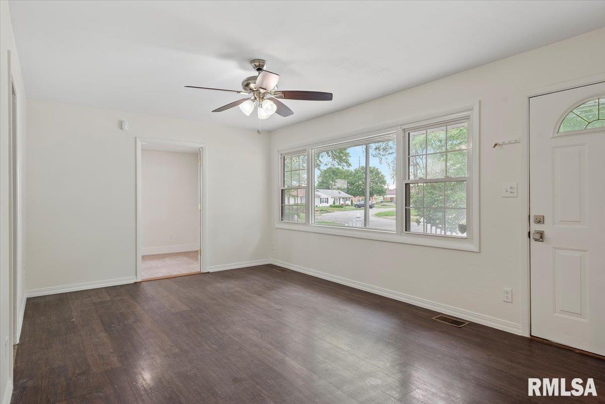 3225 Saxony Road Springfield, IL 62703 - Photo 5 of 31