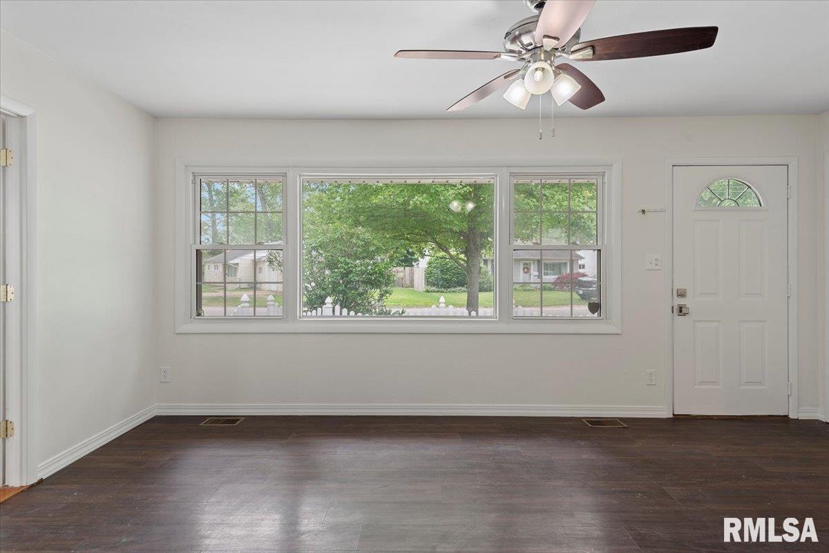 3225 Saxony Road Springfield, IL 62703 - Photo 6 of 31