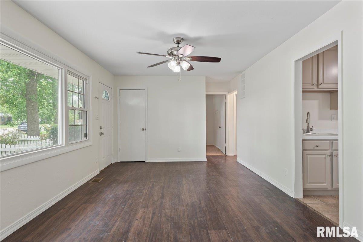 3225 Saxony Road Springfield, IL 62703 - Photo 7 of 31
