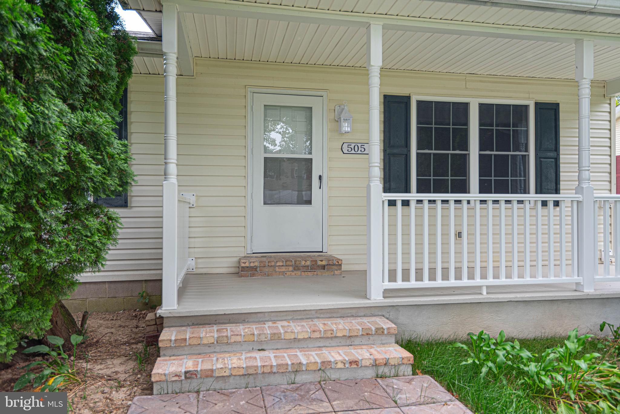 505 Maryland Avenue Ridgely, MD 21660 - Photo 3 of 39 Front porch