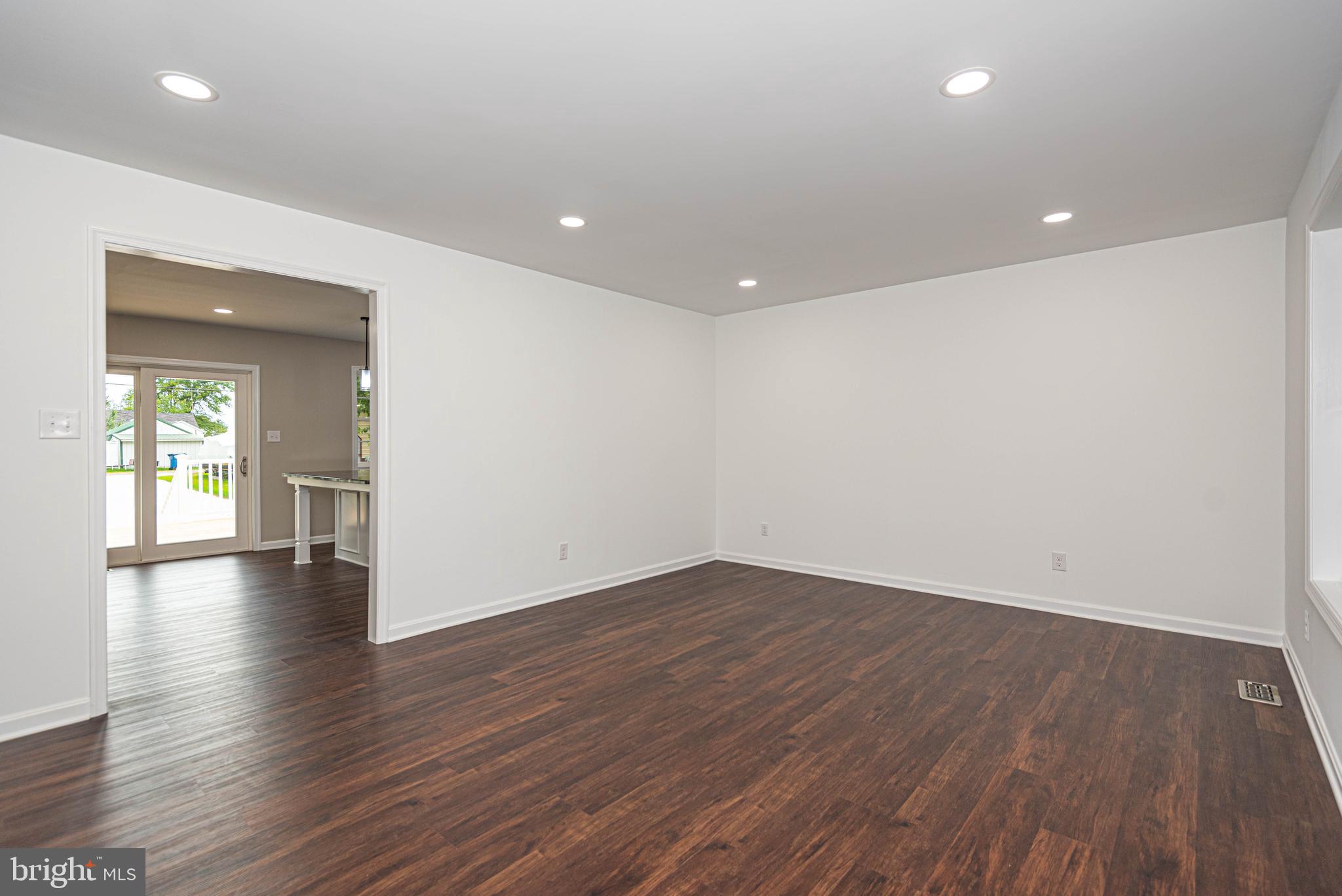 505 Maryland Avenue Ridgely, MD 21660 - Photo 6 of 39 Family room