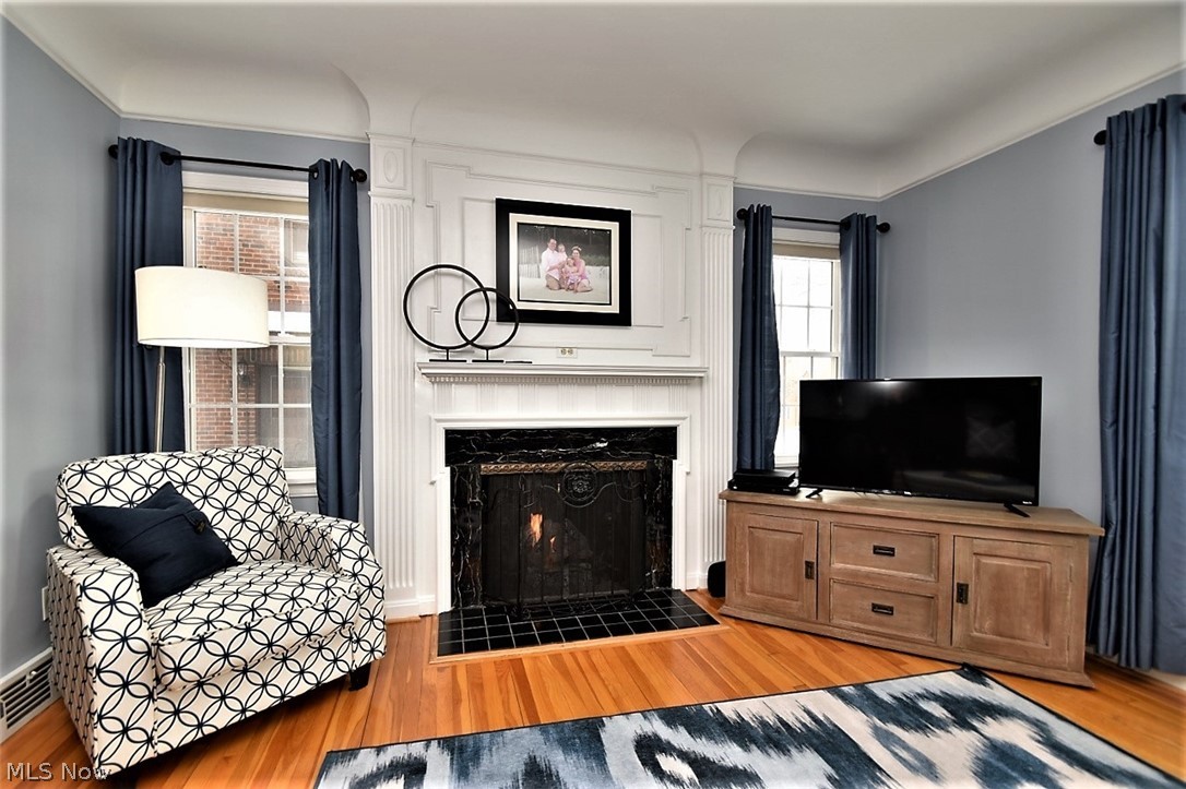 2564 Saybrook Road Cleveland, OH 44118 - Photo 4 of 29 Gallery Image 4