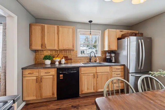 $339,850 | 200 East 2nd Street, Waconia, MN 55387