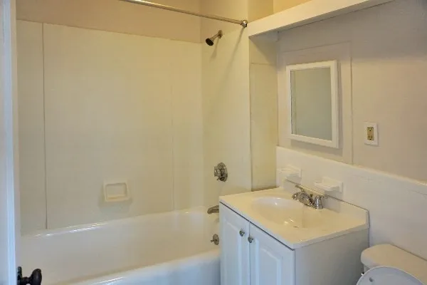 $2,300 | 95 Adams Street, Unit 8, Waltham, MA 02453