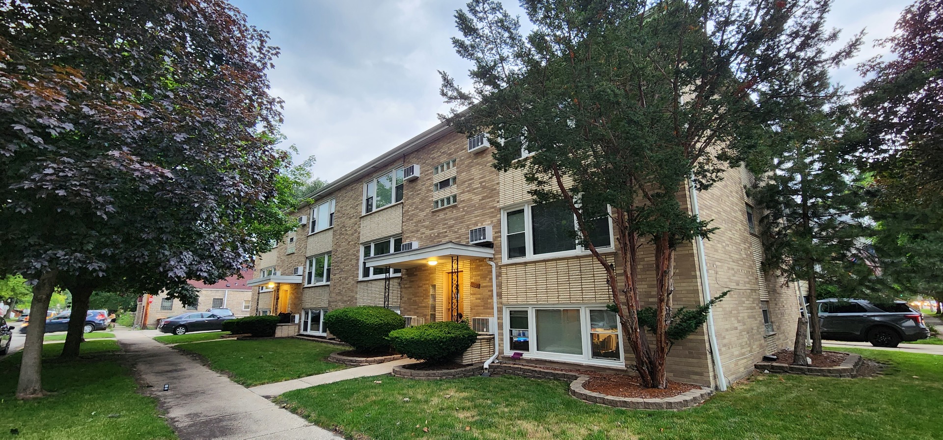 6801 13th Street, Unit 2E Berwyn, IL 60402 - Photo 1 of 1