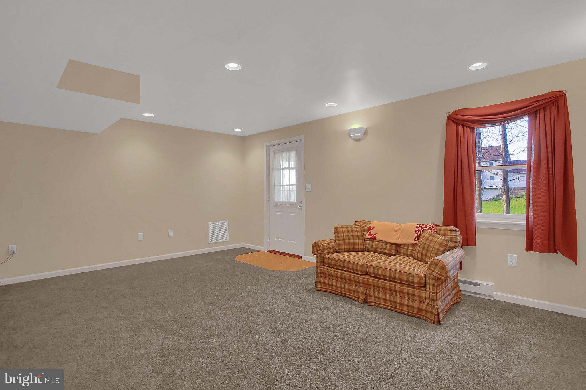 1624 Buckingham Road Harrisburg, PA 17111 - Photo 21 of 27 Gallery Image 21