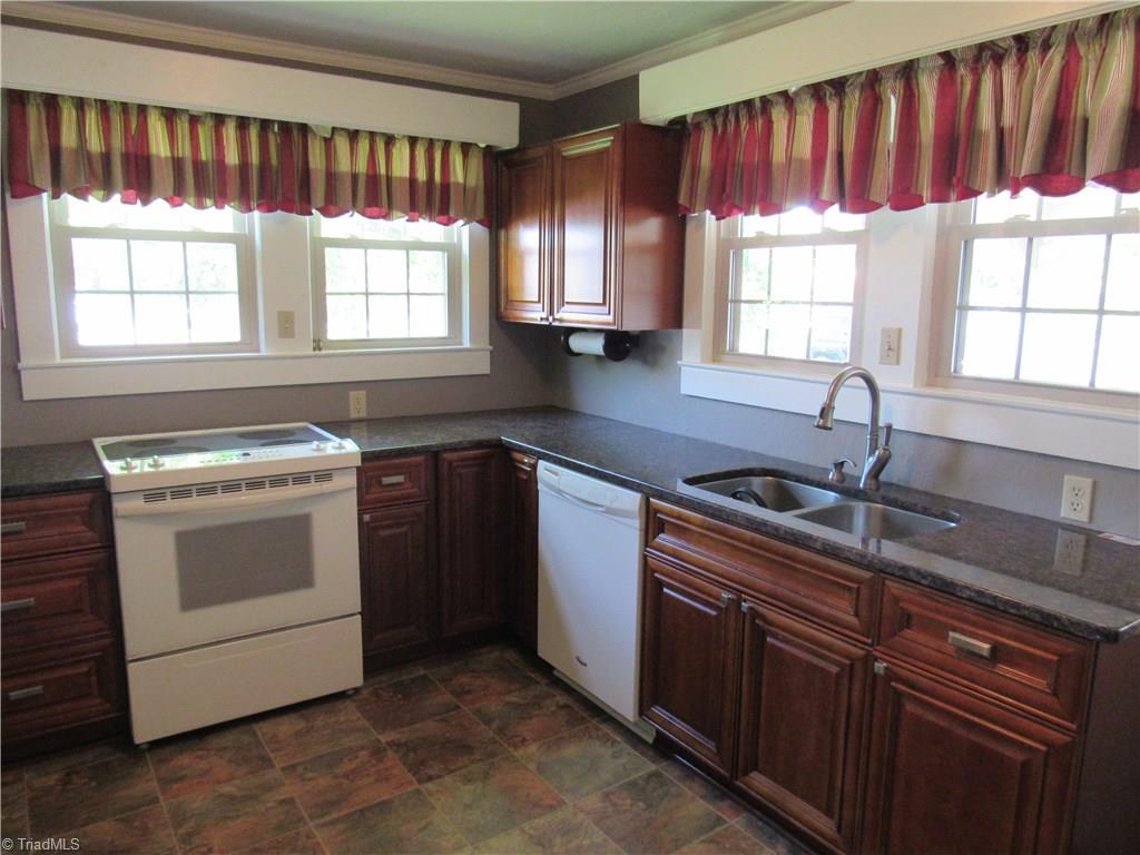 354 East Dalton Road King, NC 27021 - Photo 12 of 30 Gallery Image 12