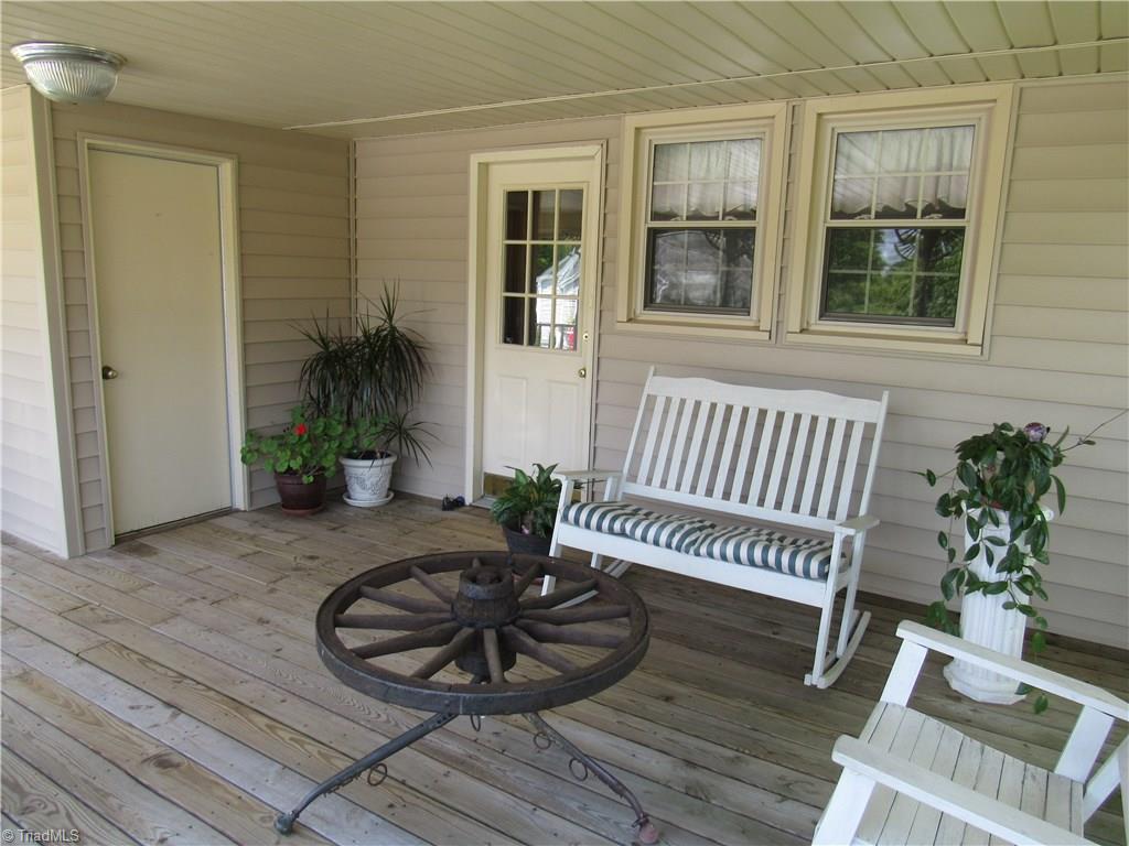354 East Dalton Road King, NC 27021 - Photo 4 of 30 Gallery Image 4