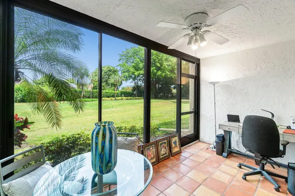 $385,000 | 5121 Oakhill Lane, Unit 411, Delray Beach, FL 33484