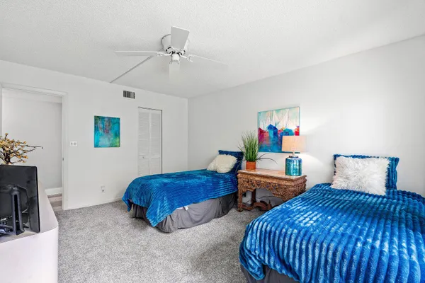 $385,000 | 5121 Oakhill Lane, Unit 411, Delray Beach, FL 33484