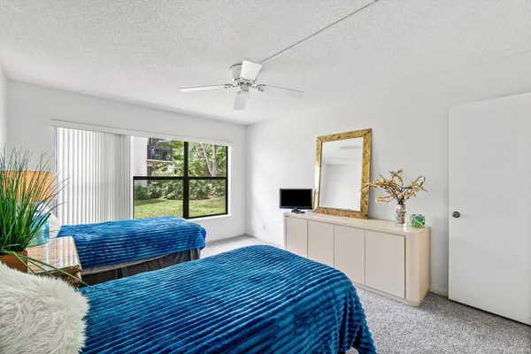 $385,000 | 5121 Oakhill Lane, Unit 411, Delray Beach, FL 33484