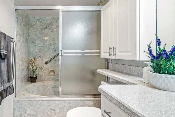 $385,000 | 5121 Oakhill Lane, Unit 411, Delray Beach, FL 33484