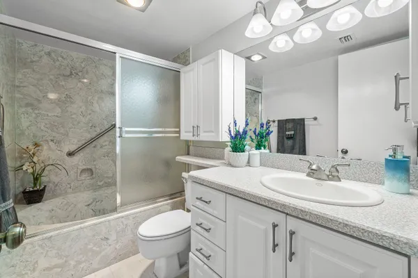 $385,000 | 5121 Oakhill Lane, Unit 411, Delray Beach, FL 33484